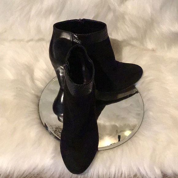 ✨SAM EDELMAN ✨BLACK ✨SUEDE ✨ANKLE ✨BOOTS ✨👢 - Picture 2 of 8